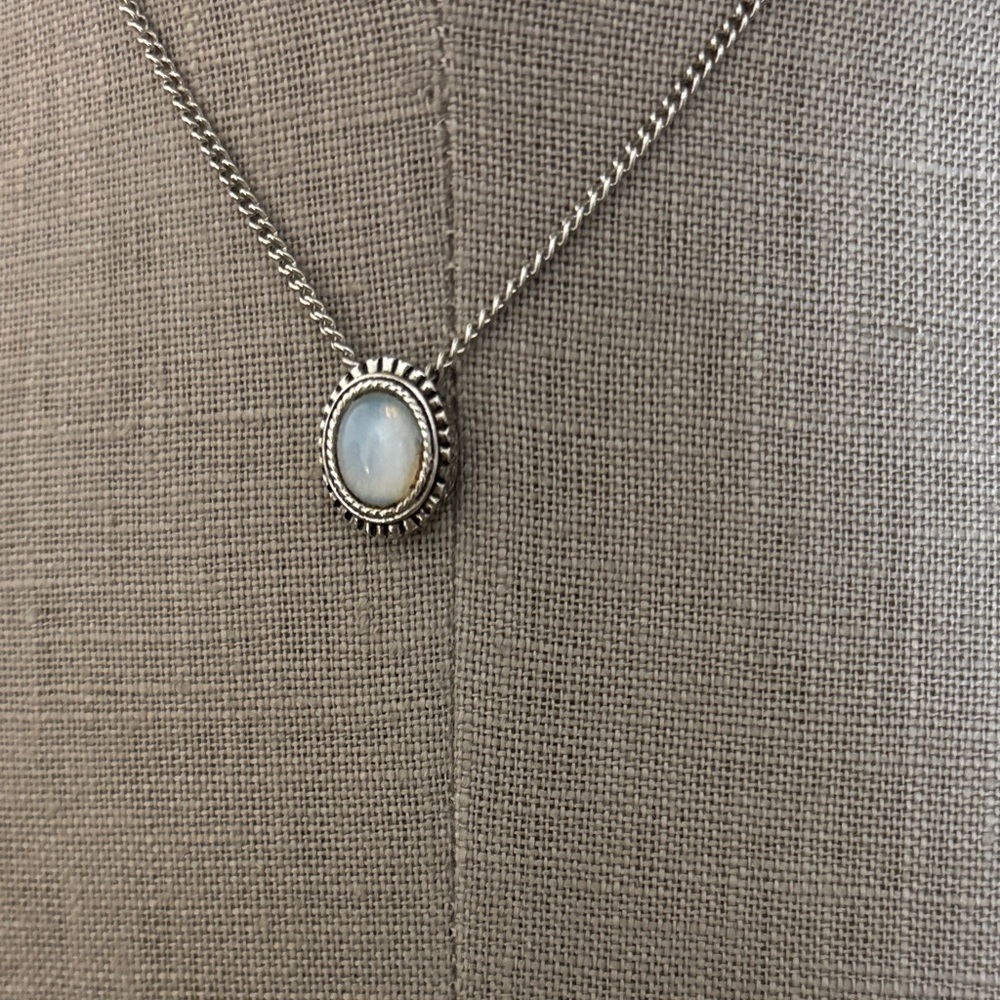 Vintage 1970’s Sarah Coventry Silver-tone Blue Moon pendant EUC - Picture 8 of 14